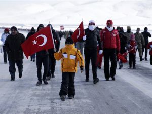 Türkiye, Sarıkamış’ta Şehit Olan 90 Bin Mehmetçiği İçin Yürüdü