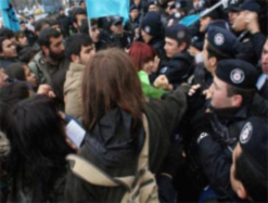 KARS'TA NEVRUZ KUTLAMALARINDA POLİSLE ÖĞRENCİLER ARASINDA ARBEDE