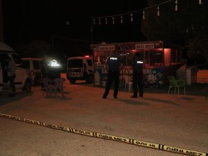 Çay bayat diyen müşteri kendisine servis yapan öğretmeni vurdu