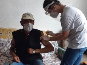 Köylerde mobil ekiplerle Covid-19 aşısı yapılıyor