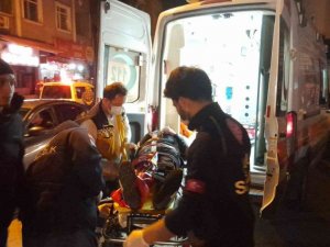 Kamyonet, motosiklet ile çarpıştı: 2 yaralı