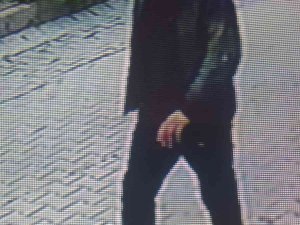 Avcılar’da musluk hırsızı cami görevlisi gelince ‘karnım ağrıyor’ numarası yaparak kaçtı