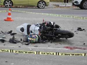 Sürat motosikletiyle çarpışan otomobil sürücüsü kaçtı: 1 yaralı