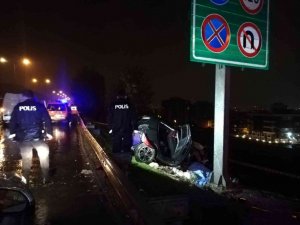 İzmir’de kaza sonrası hurdaya dönen aracın sürücüsü hayatını kaybetti