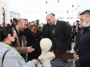 İranlı turistlerden heykel sanatına büyük ilgi