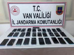 Van’da 31 adet kaçak cep telefonu ele geçirildi