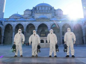 Fatih’teki camiler ve ibadethaneler dezenfekte edildi