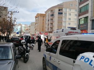 Sokak ortasında silahlı çatışma: 3 yaralı