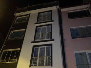 Tokat’ta 4 katlı apartman çökme riskine karşı boşaltıldı