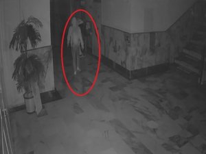Manisa’da okula giren hırsızlar kameraya yakalandı