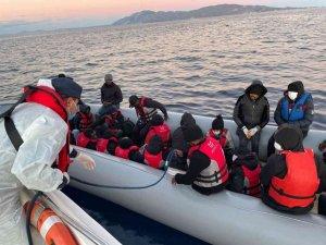 Datça açıklarında 25 düzensiz göçken kurtarıldı