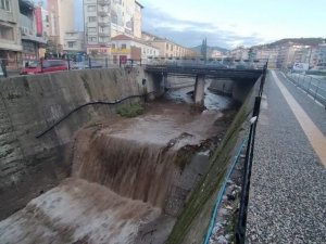 Aydın’da etkili olan yağışlar Tabakhane Deresi’ndeki suları yükseltti