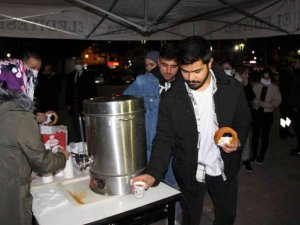 Amasya Üniversitesinde gece ders çalışan öğrencilere ücretsiz çay, simit ve çorba ikramı