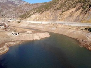 Gümüşhane’nin Torul Baraj Gölü’nde su seviyesi 45 metre çekildi