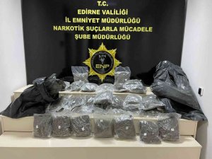 Yolda bulunan 14 kilo uyuşturucuya 4 tutuklama