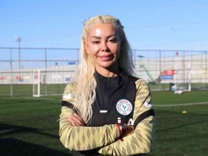 Rize’nin kadın futbolcuları ve teknik direktörü hedefe kilitlendi