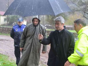 Başkan Oktay yağıştan zarar gören bölgelerde incelemelere devam ediyor