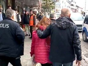 İzmir’den Edremit’te gelen kadın, polisin takibi sonucu kuyumcuları dolandıramadı