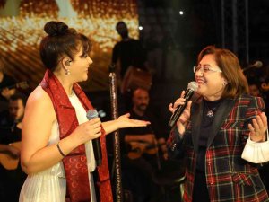Başkan Fatma Şahin, Zara ile düet yaptı