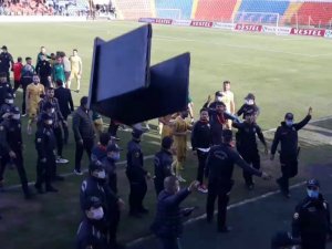 İskenderunspor - Darıca Gençlerbirliği maçı sonrası arbede çıktı