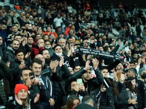Beşiktaş taraftarından Sergen Yalçın’a destek