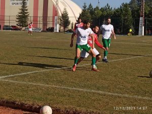 Şuhut Hisarspor, Dinar Belediye Spor’u tek golle geçti
