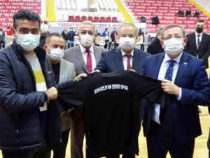 Yozgat’ta amatör spor kulüplerine malzeme desteği yapıldı