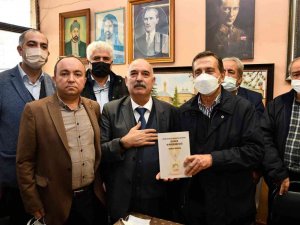 Başkan Ataç, Mehmet Demirtaş’ın kitap imza gününe katıldı