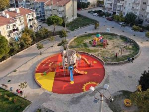 Yunusemre’de iki park yenilendi
