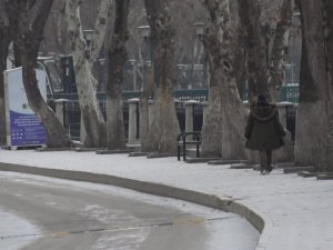 Çankırı’ya yılın ilk karı düştü, kent merkezi beyaza büründü