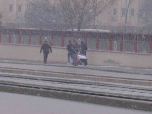 Gaziantep’te yılın ilk kar yağışı başladı