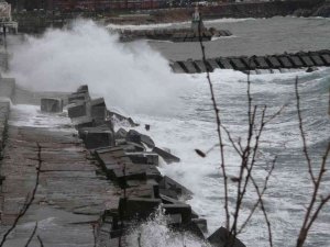 Batı Karadeniz’de kuvvetli fırtına