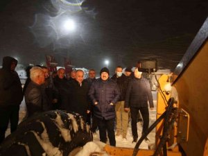 Şırnak Valisi Pehlivan: "70 iş makinesi ve 200 personel ile 7/24 karla mücadele devam ediyor"