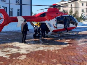 Ambulans helikopter doğum sancısı tutan kadın için havalandı