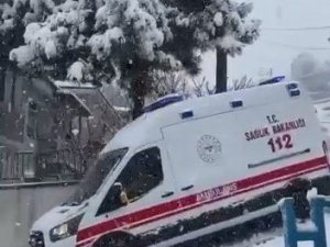 Ambulans şoförünün karla imtihanı