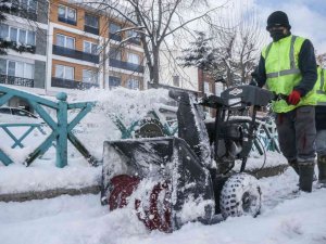 Kütahya’da kar temizleme ekipleri 24 saat görev başında
