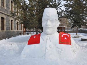 Kazım Karabekir Paşa’nın kardan heykeli yapıldı