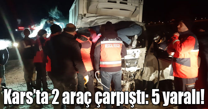 Kars’ta 2 araç çarpıştı: 5 yaralı!