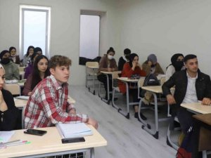Akdeniz Belediyesi, gençlere üniversite kapılarını açıyor