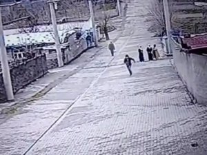 Diyarbakır’da kadının boynundaki altın kolyeyi çalan hırsızlar yakalandı