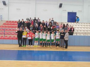 Futsal müsabakalarında Sinop TOKİ Şehit Fatih Erer Ortaokulu birinci oldu