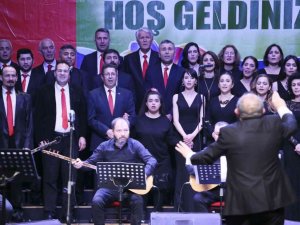 Aydın Büyükşehir Belediyesi Korosu türküleri ’+1 farkla’ seslendirdi