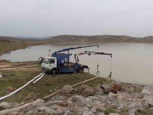 KOSKİ Hatunsaray Göleti’nde taşkın riskine karşı su tahliyesi yapıyor
