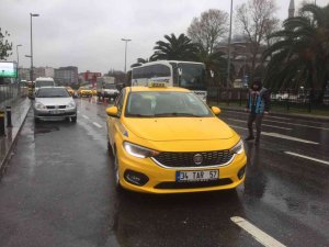 Fatih’te kurallara uymayan ve yolcu seçen ticari taksi sürücülerine ceza yağdı