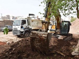 Siverek’te arkeologlar eşliğinde yıkım
