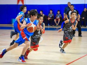 Basketbol küçükler grup birinciliği maçları Sivas’ta başladı