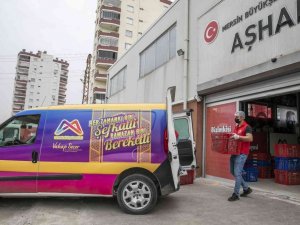 Mersin Büyükşehir Belediyesince 200 bin iftar yemeği dağıtıldı