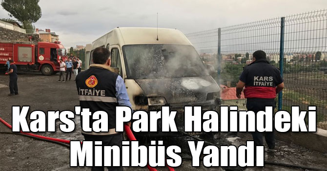 Kars'ta Park Halindeki Minibüs Yandı