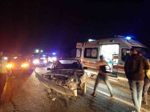 Tarsus’ta 2 otomobil çarpıştı: 6 yaralı
