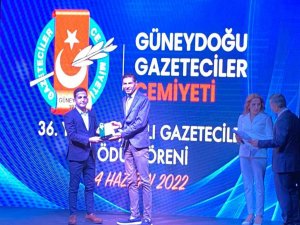 GGC’den Öz Sağlık İş Sendikası Diyarbakır Şube Başkanı Aküzüm’e teşekkür plaketi